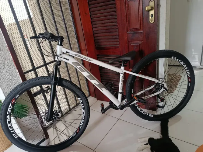 ? BIKE ARO 29 À VENDA ? LINDA E PRONTA PRA RODAR!