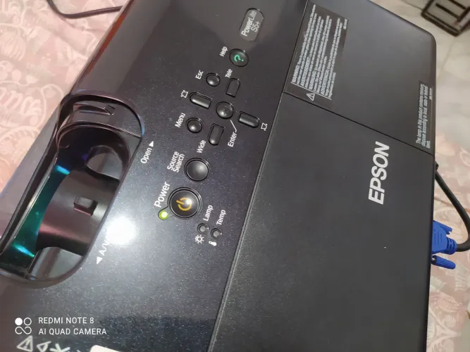 Projetor Epson PowerLite S5+ com bolsa Epson.<br>Tem a bolsa original.<br>E cabos