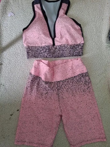 conjunto fitness rosa com bolinhas p