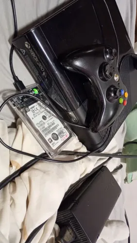 alguém troca iPhone 12 pra cima por um moto g15 novo 256gb+Xbox 360 +50 reais ?