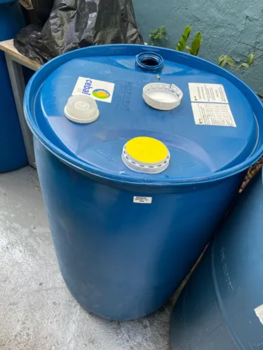 Bombonas de plástico de 200 litros