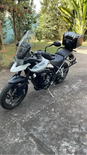 Triumph Tiger 900 GT Pro 2020 com baú lateral