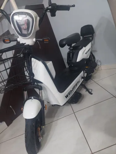 Bicicleta elétrica 0km, acompanha carregador de bateria.