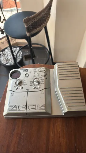 Pedaleira Zoom 606 guitarra e violão - sem a fonte 
