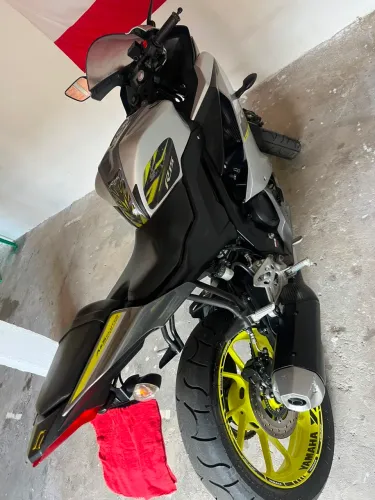 YAMAHA R-15