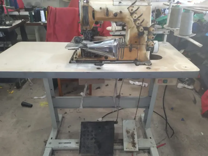 Maquina de pregar cós 4 agulhas 