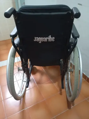 Vendo cadeira de rodas nova