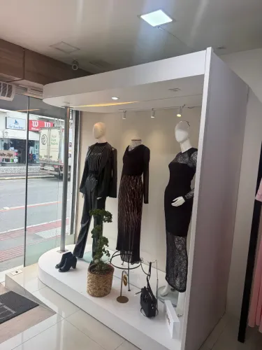 Vitrine iluminada, perfeito estado!