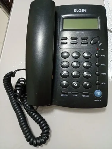 Telefone da marca Elgin da cor preta 