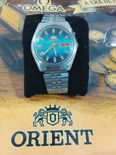 Orient automático fundo azul