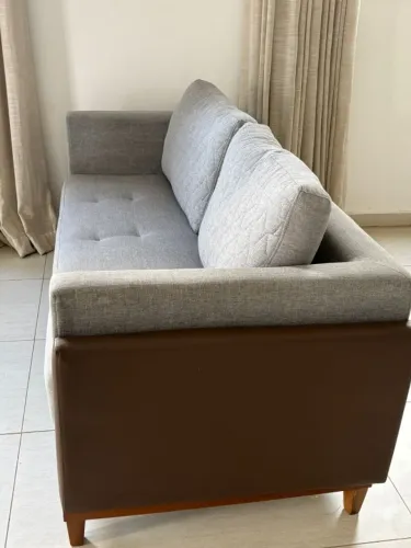 Lindo Sofá Design Moderno (Cinza e Marrom) - 1,95m | Excelente Estado!