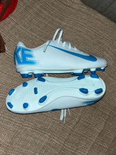 2 chuteiras Nike