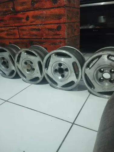 Vende-se rodas de liga leve 13 furação 4 por 100 dá no gol Palio Fiat Chevrolet