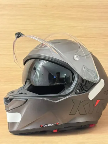 CAPACETE ESPORTIVO CINZA KYT+ VISEIRA SOLAR INTERNA