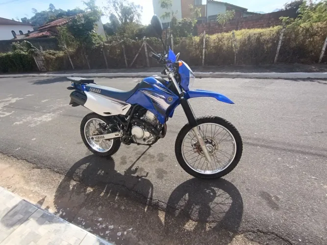 Moto extremamente conservada.