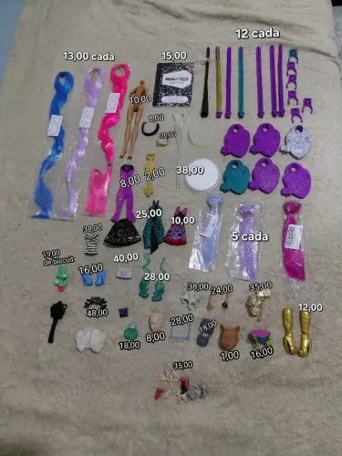 Venda Acessórios monster high e barbie(ler descrição)