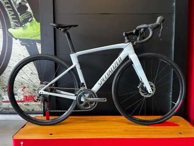 Bicicleta Roubaix SL8
