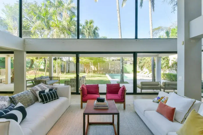 Casa com excelente iluminação natural - 623 m² na Cidade Jardim.