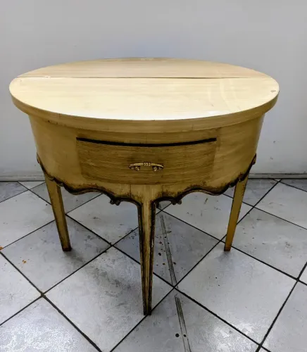 Mesinha de canto clássica