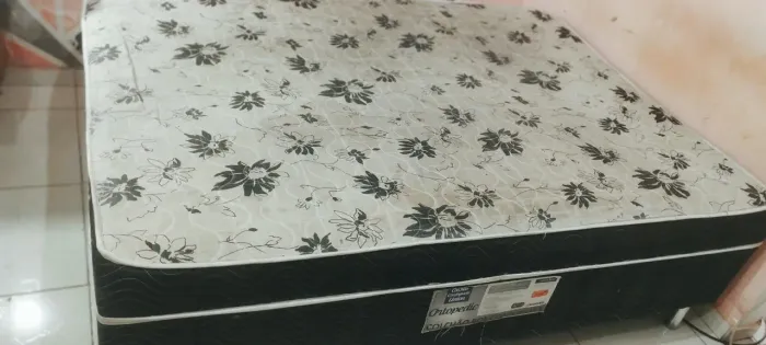 Cama box casal ótimo estado!