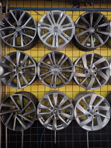 Jogo rodas 17 Jetta Golf Passat Tiguan 9 modelos original seminovas