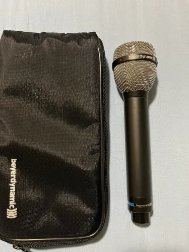 Dois mics dinâmicos Beyerdynamic e Telefunken