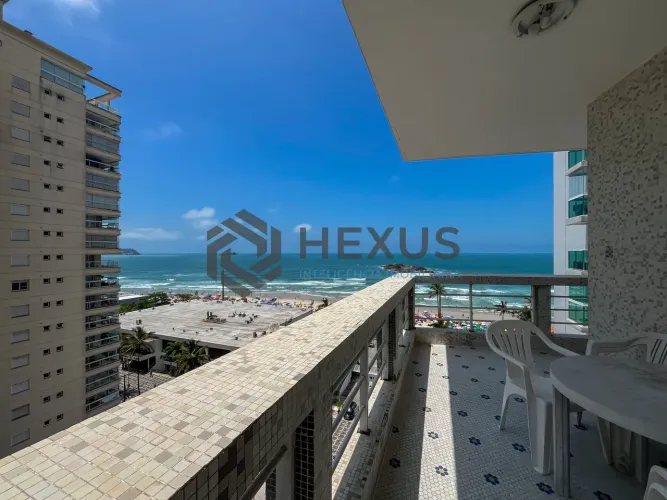 Apartamento com varanda vista mar na beira mar da Praia das Pitangueiras, Guaruja