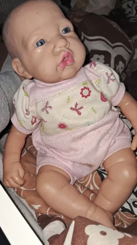 boneca em ótimo estado!