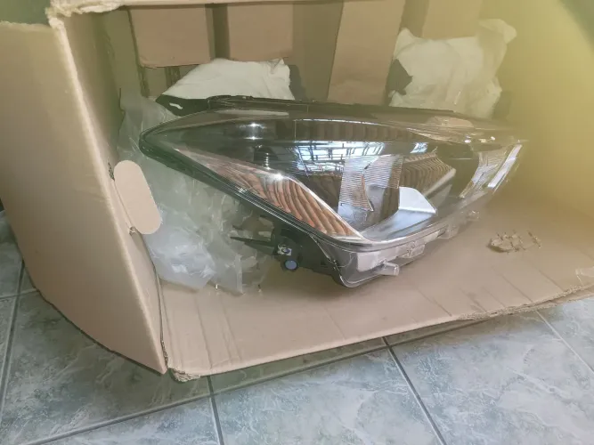Farol Nissan kicks 2020 novo