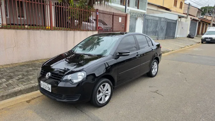 Volkswagen Polo Sedan 1.6 MI Total Flex 8V 4P 2013