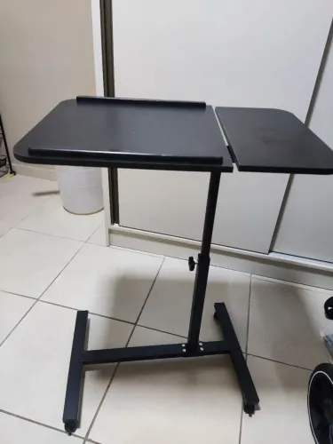 Mesa para notebook com ajuste de altura