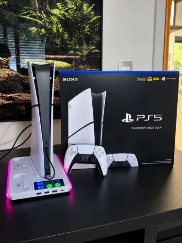 PS5 Slim Com base de refrigeramento + Headset Pulse 3D.