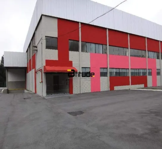 Galpão para Locação em Santana de Parnaíba, 1075 m², Pátio de 1400m² e Doca