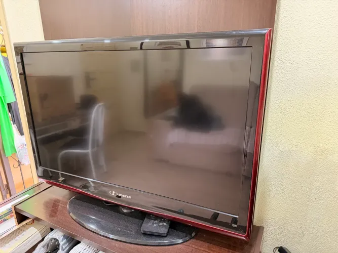 TV Buster LCD 32? - Ótimo estado - Funcionando perfeitamente
