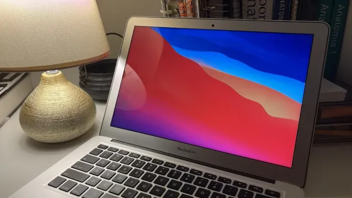 MacBook Air 2017 256GB MacOS Monterey + Linux