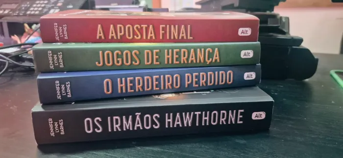 Livros da Trilogia Jogos de Herança + livro extra