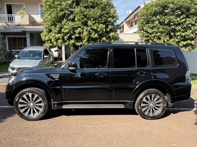 Mitsubishi Pajero HPE Full 3.2 4X4 T.i.dies. 5P AUT 2019