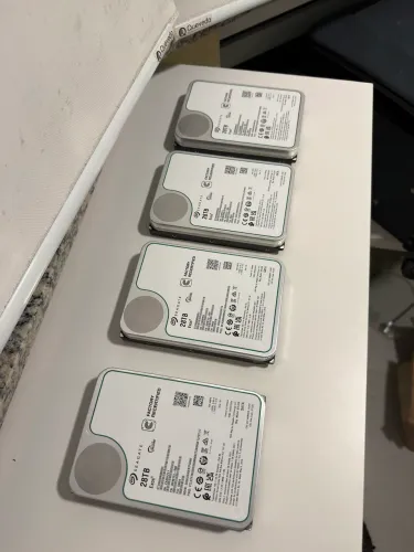 Kit 4 HDs 28 TB SATA Seagate NOVOS