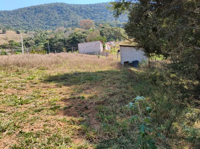 Vende - se lote de mil metros no bairro Taiobas, Congonhal MG