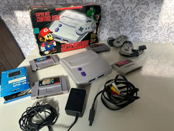 Super Nintendo Baby na Caixa + 2 Controles Originais + 4 Jogos
