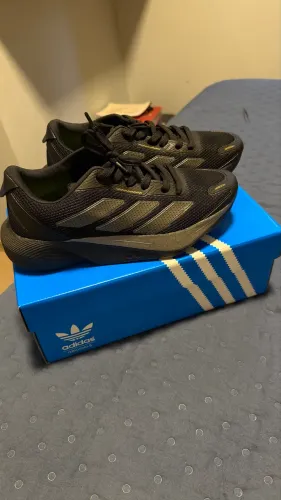 Tênis adidas novo na caixa TAM 38