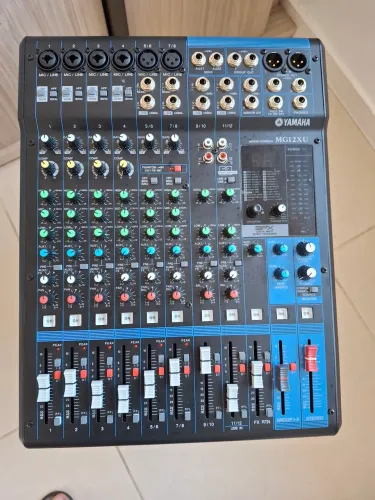 Baixei!!!Mesa yamaha 12 canais /efeito