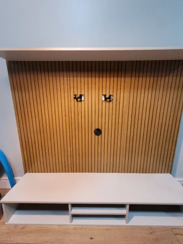 Painel Clique Móveis Tv 50? Ripado 3D Off White com Nichos