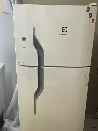 Geledareira Eletrolux  360L Conservada
