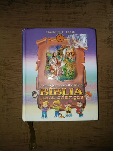 Bíblia infantil com marca páginas