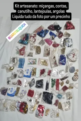 Artesanato: miçangas, lantejoulas, pedras, fechos