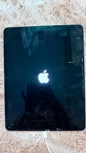 IPAD PRO 12,9 M1 128GB IMPORTADO FUNCIONANDO PERFEITAMENTE ( tela trincada apenas)