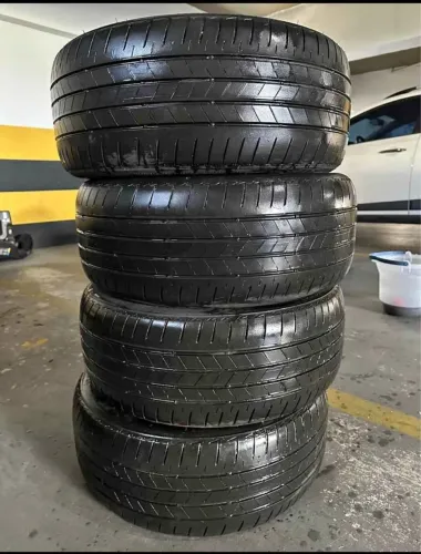 Jogo de Pneus TURAZAN BRIDGESTONE 225/45 R17
