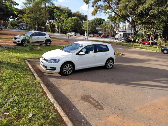 Volkswagen Golf Comfortline 1.6 MSI Total Flex Aut. 2016