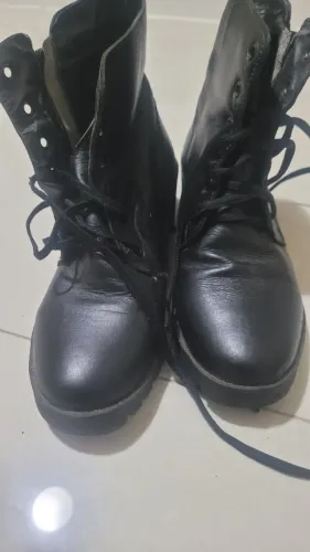 Coturno preto feminino